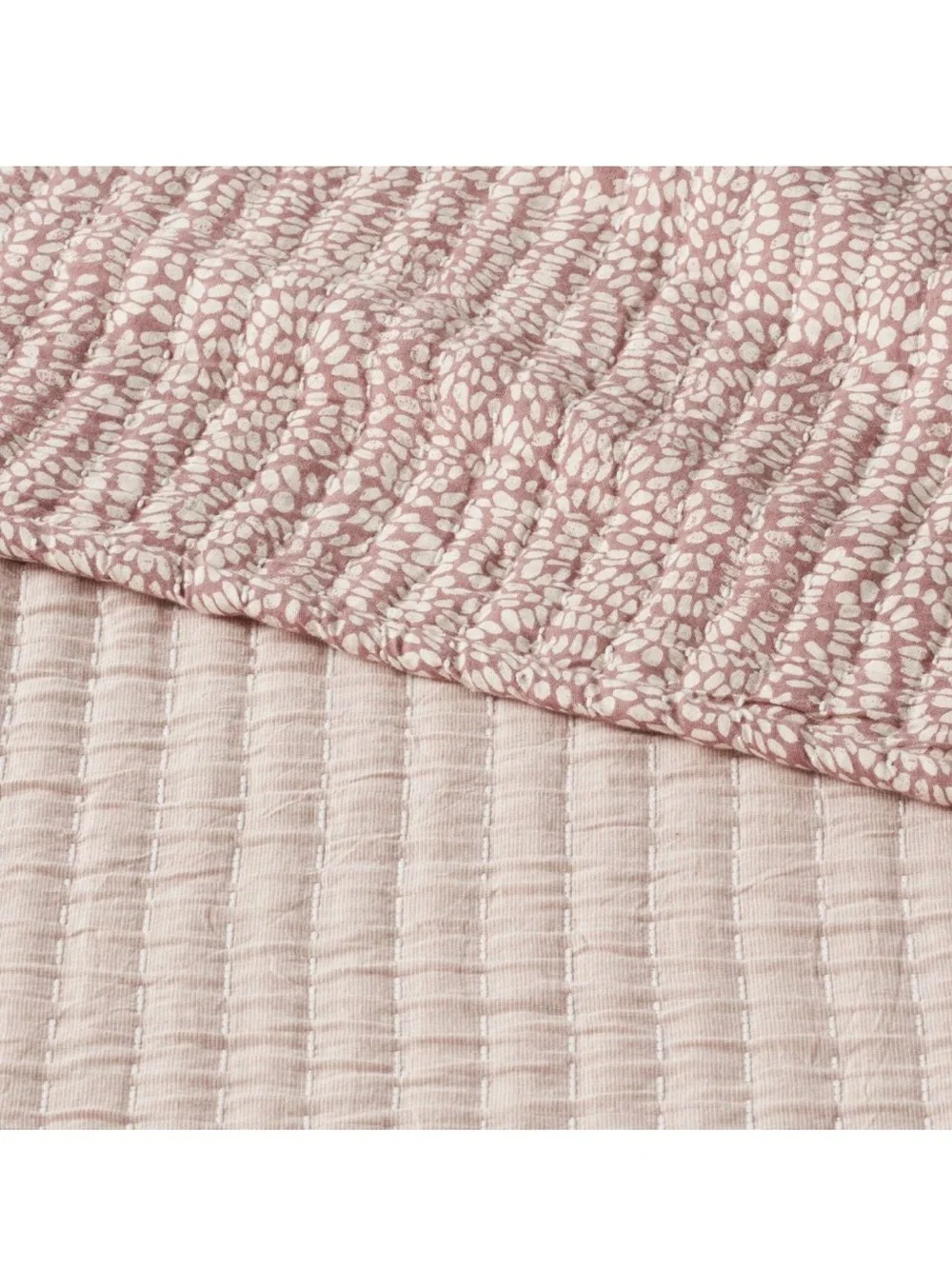 Threshold King Size Reversible Boho Matelasse Swirl Quilt  New with Tag